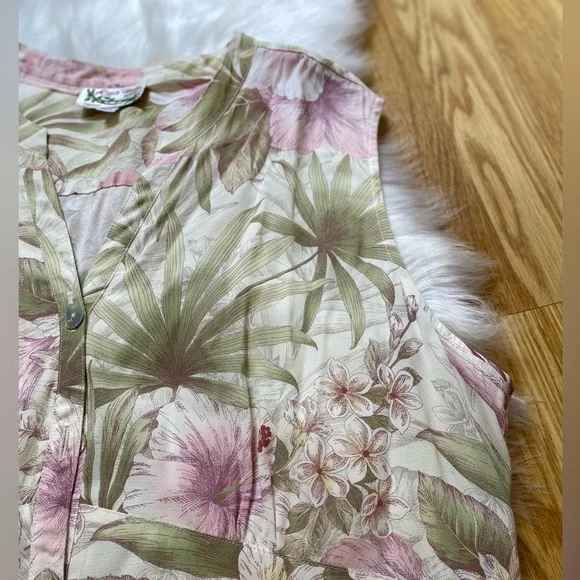 🌺🦜Tropic Vibes 🍹 Hawaiian floral print blouse S/M - Picture 12 of 16